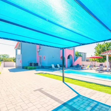 Marinela - Four Bedroom With Swimming Pool Vodice