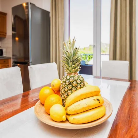 Feriehus Marinela - Four Bedroom With Swimming Pool *