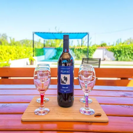 Marinela - Four Bedroom With Swimming Pool * Vodice