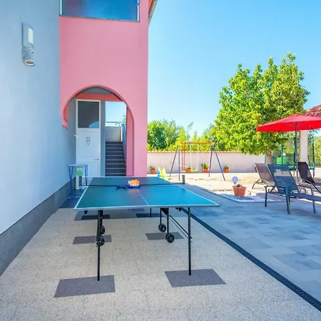 Feriehus Marinela - Four Bedroom With Swimming Pool Vodice