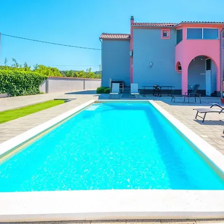 Marinela - Four Bedroom With Swimming Pool