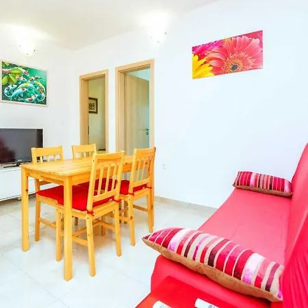 Marinela - Four Bedroom With Swimming Pool