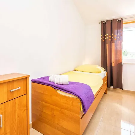 Feriehus Marinela - Four Bedroom With Swimming Pool Vodice