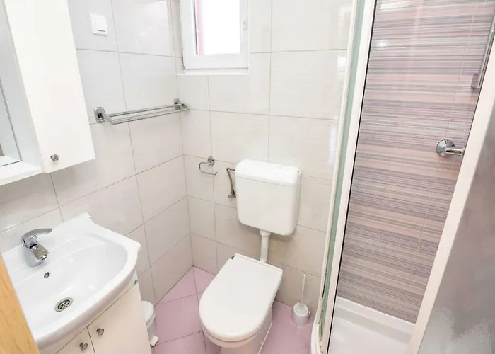 Marinela - Four Bedroom With Swimming Pool