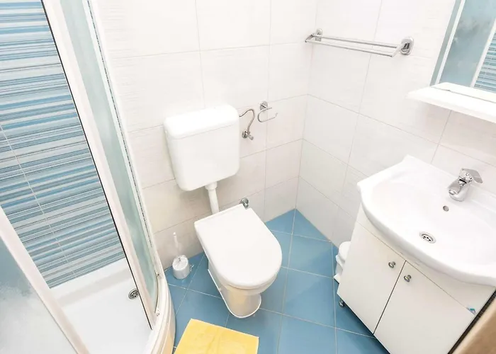 Vakantiehuis Marinela - Four Bedroom With Swimming Pool