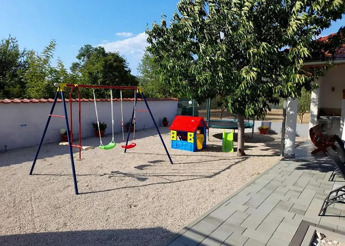 Vakantiehuis Marinela - Four Bedroom With Swimming Pool