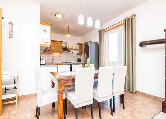 Marinela - Four Bedroom With Swimming Pool Vakantiehuis *