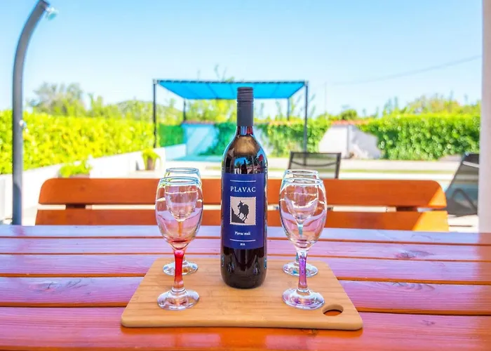 Marinela - Four Bedroom With Swimming Pool * Vodice