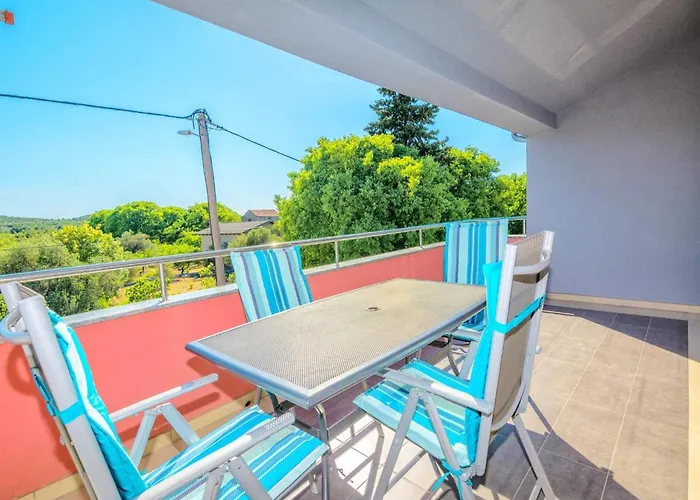 Marinela - Four Bedroom With Swimming Pool