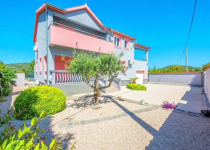 Marinela - Four Bedroom With Swimming Pool Vodice