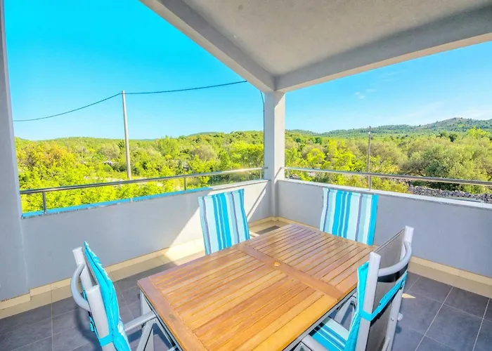 Marinela - Four Bedroom With Swimming Pool