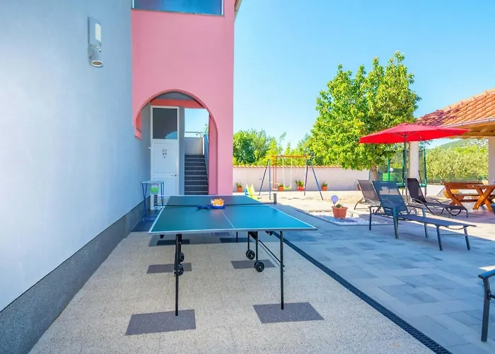 Vakantiehuis Marinela - Four Bedroom With Swimming Pool Vodice