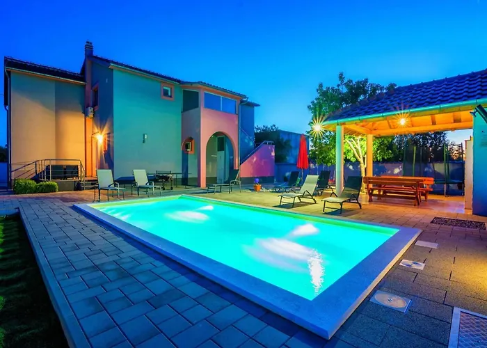 Marinela - Four Bedroom With Swimming Pool Vodice