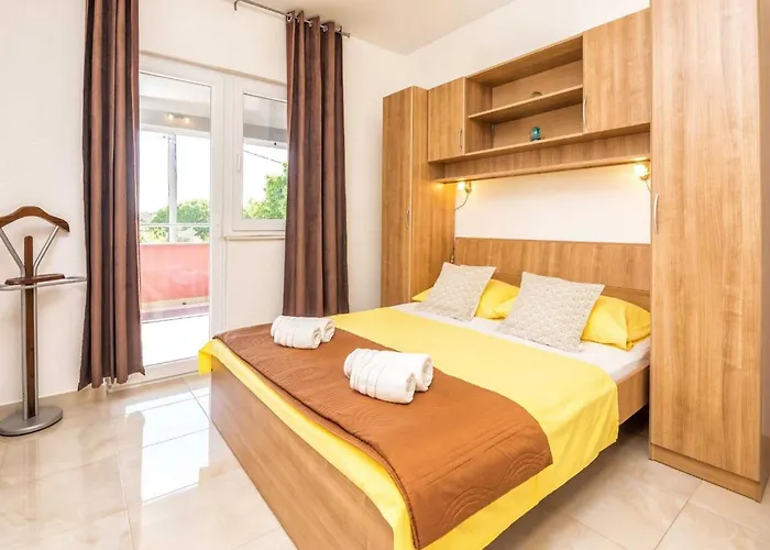 Marinela - Four Bedroom With Swimming Pool * Vodice