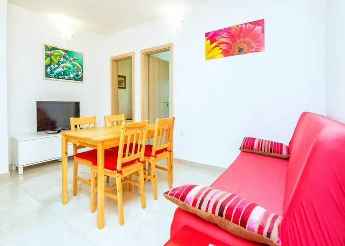 Marinela - Four Bedroom With Swimming Pool