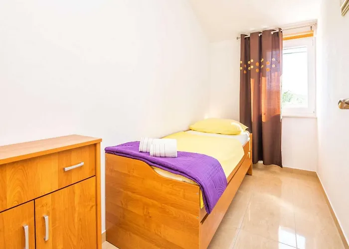 Vakantiehuis Marinela - Four Bedroom With Swimming Pool Vodice